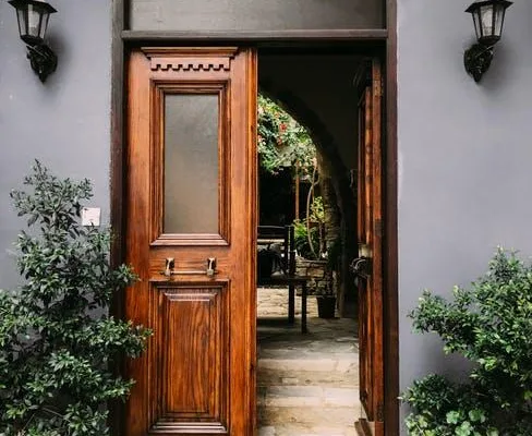Swinging Doors in Home Interiors