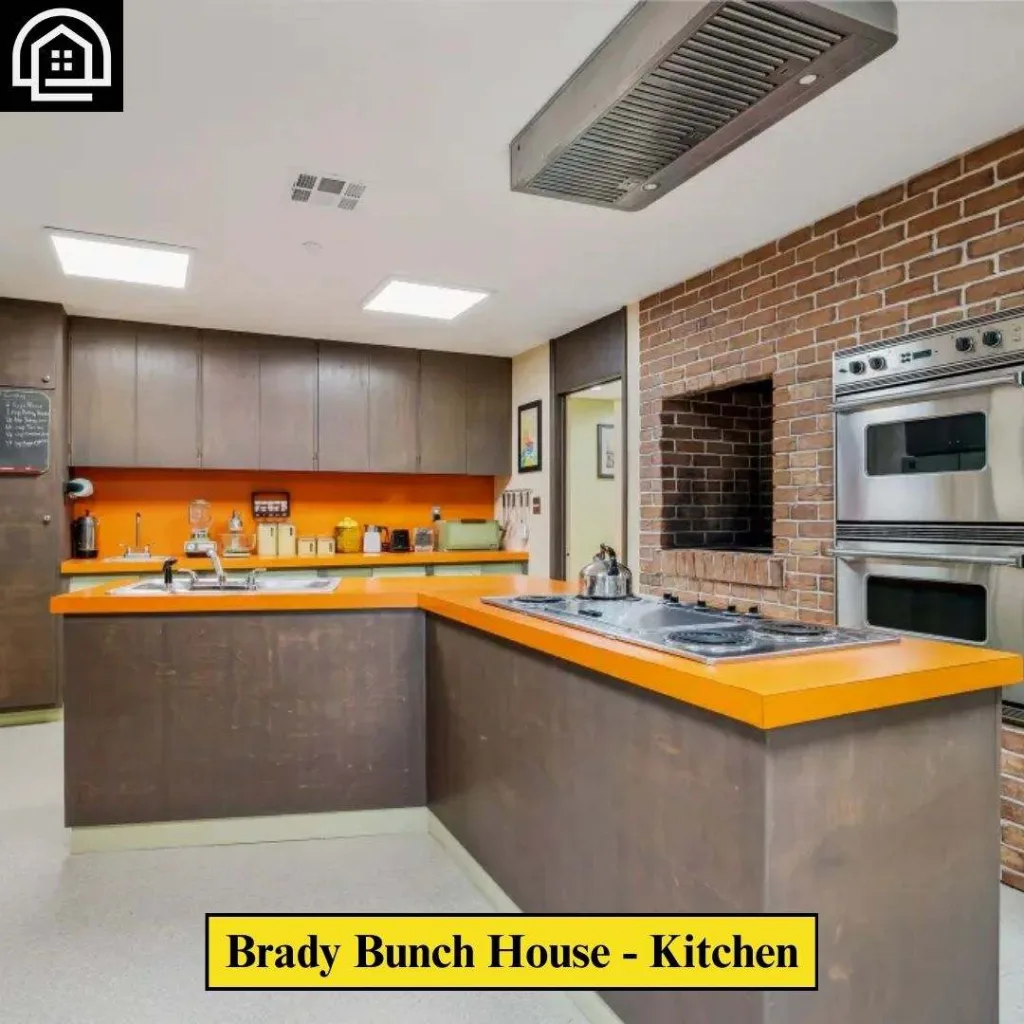 Brady Bunch House: Inside The $3.2 Million Studio City Mansion 9 Brady Bunch House Kitchen