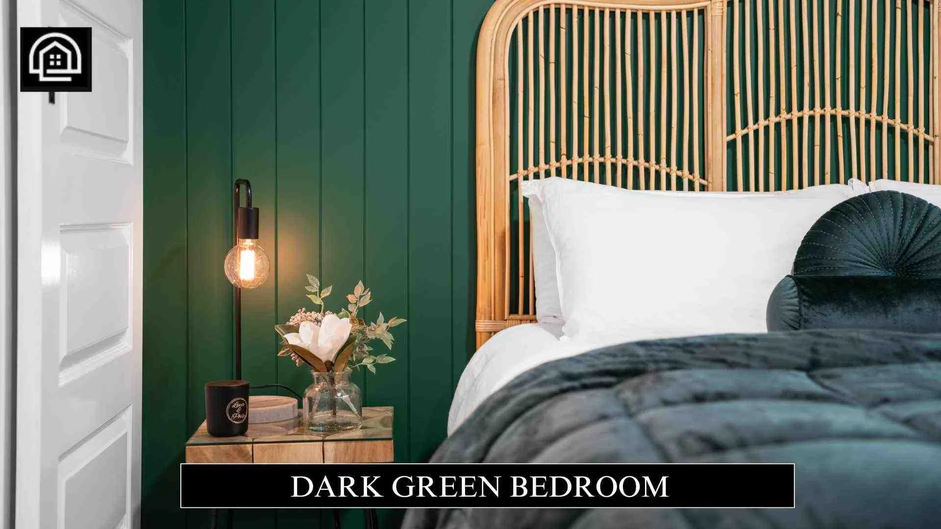 Dark Green Bedroom Ideas for a Cozy Elegant Retreat 1 dark green bedroom